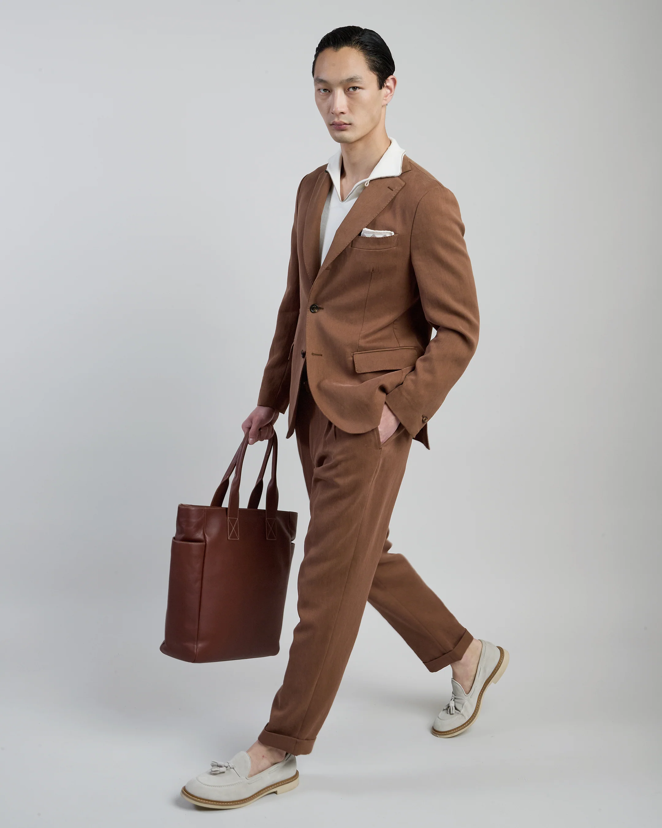 Abito Monopetto in Lino Slim Fit con Doppie Pinces - Image 5