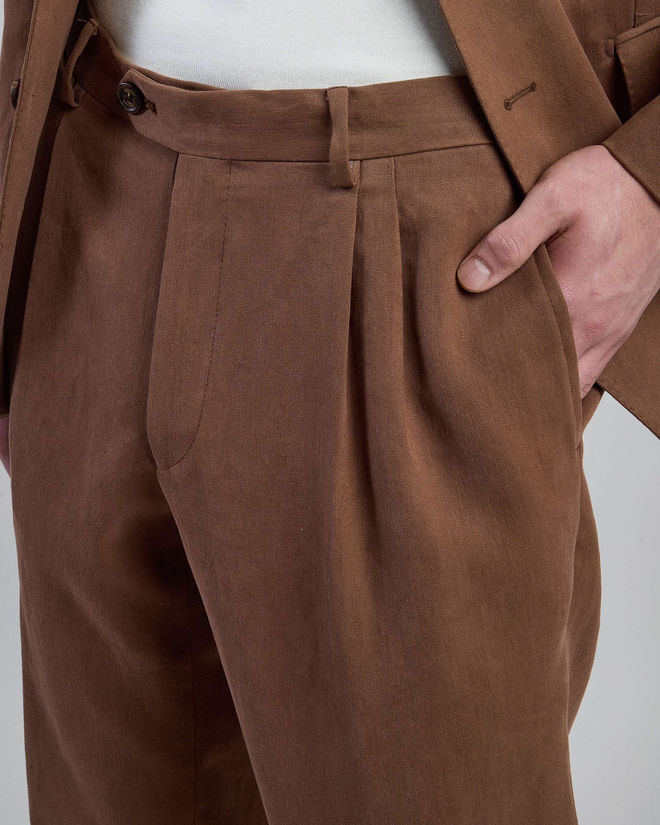 Abito Monopetto in Lino Slim Fit con Doppie Pinces - Image 3