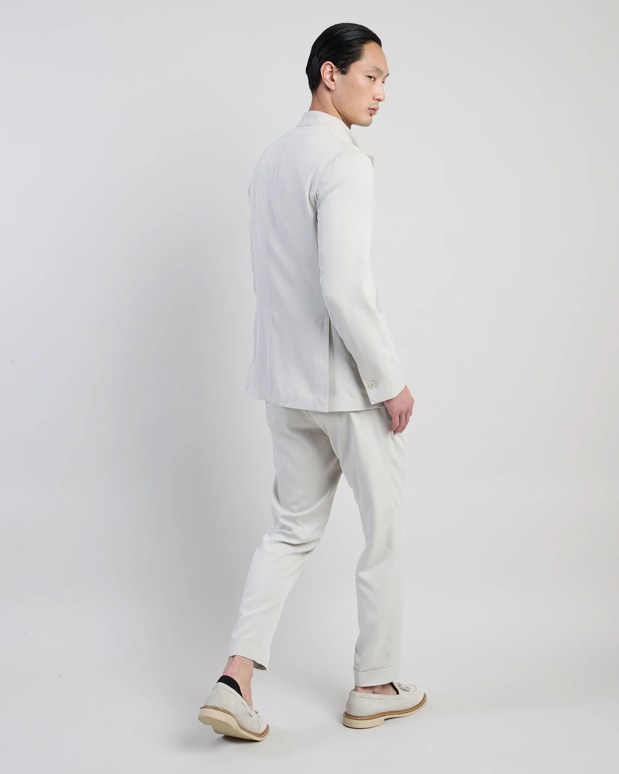 Abito Monopetto in Seta Slim Fit con Doppie Pinces - Image 2