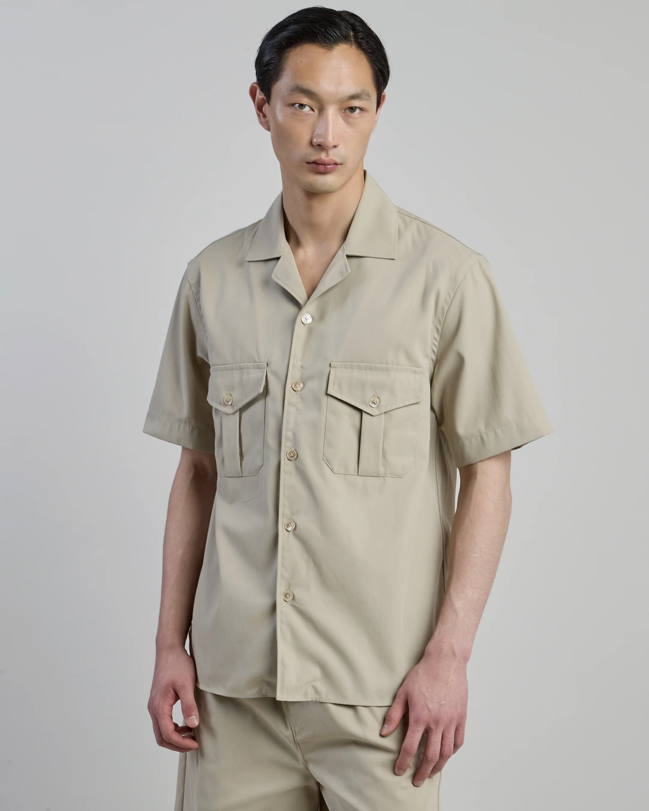 Camicia in Cotone con Collo Bowling e Maniche Corte