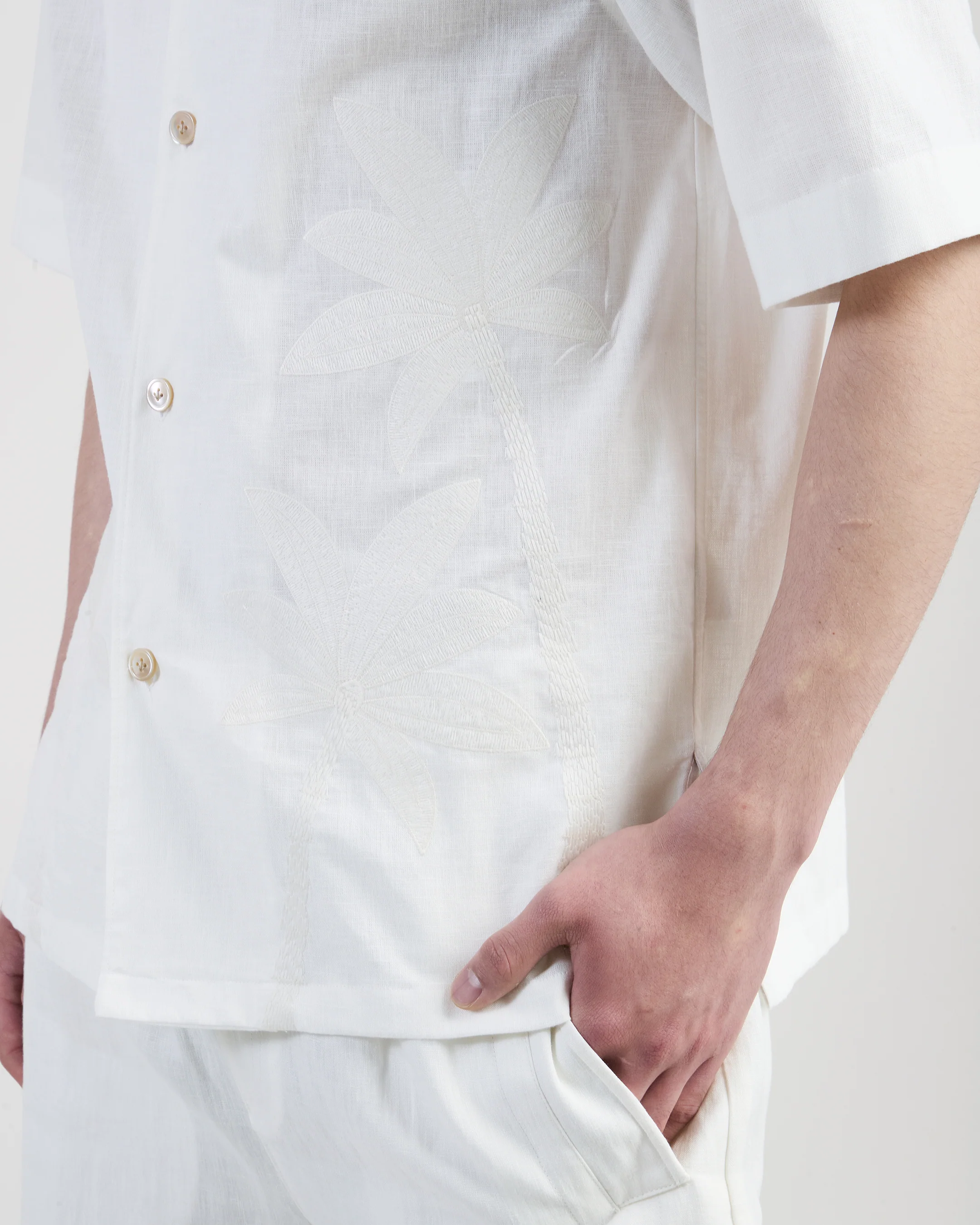 Camicia in Cotone con Ricamo e Collo Bowling - Image 3