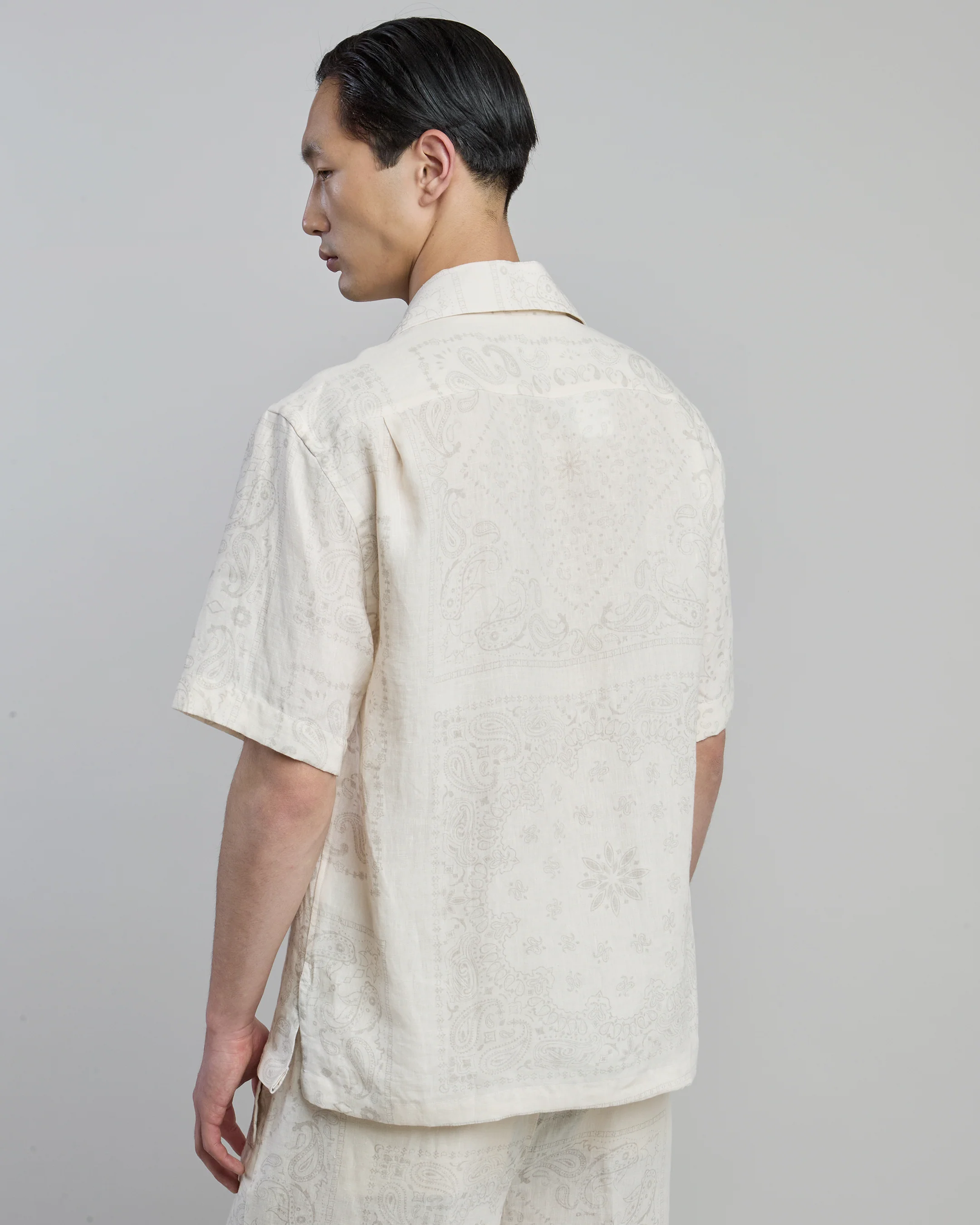Camicia in Lino a Manica Corta con Collo Bowling - Image 2