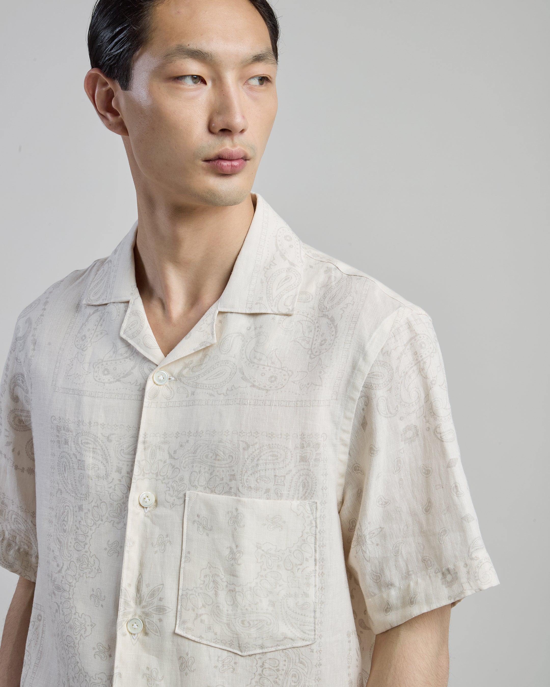 Camicia in Lino a Manica Corta con Collo Bowling - Image 3