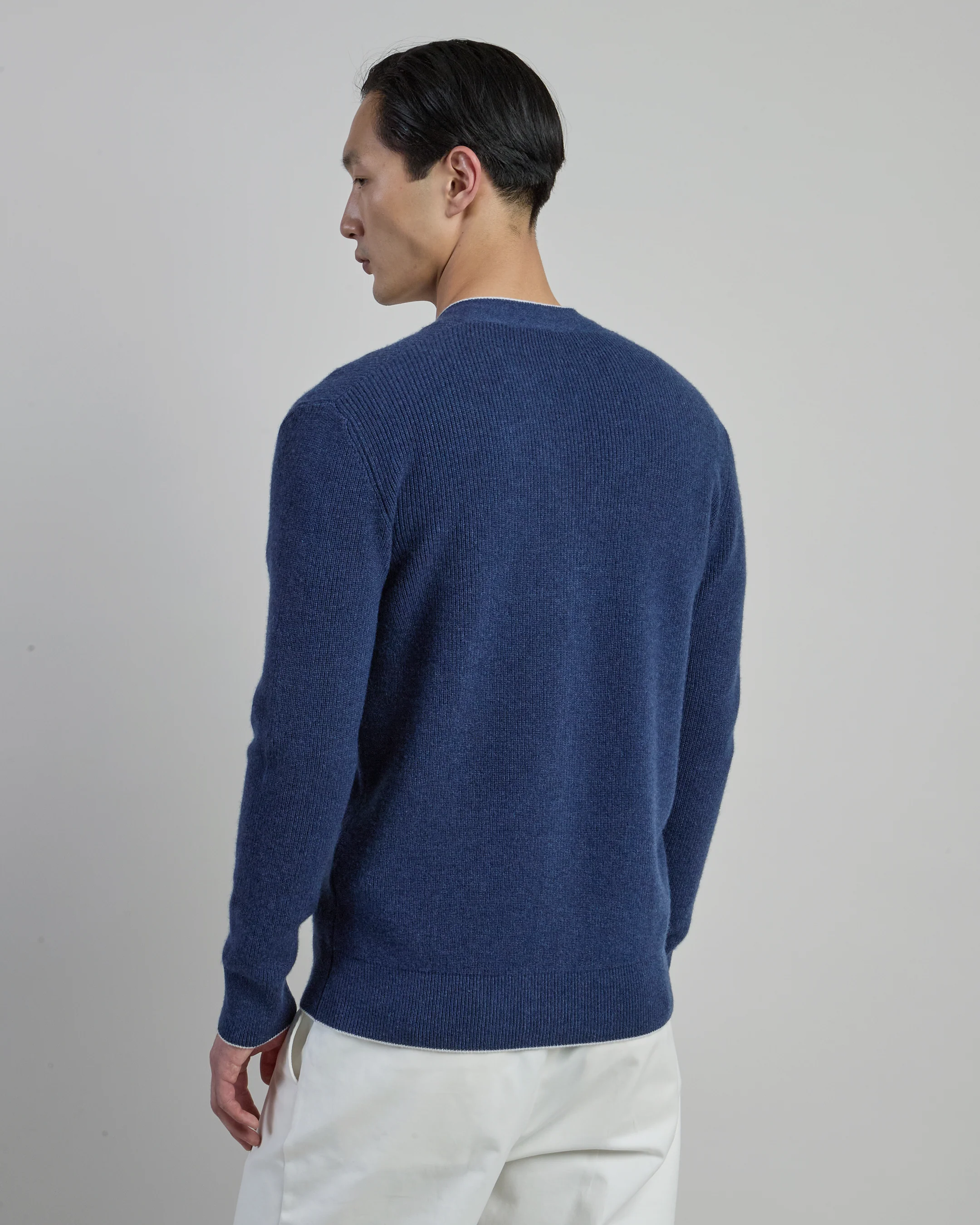 Cardigan in Cashmere a Costa Inglese con Bottoni in Corno - Image 5