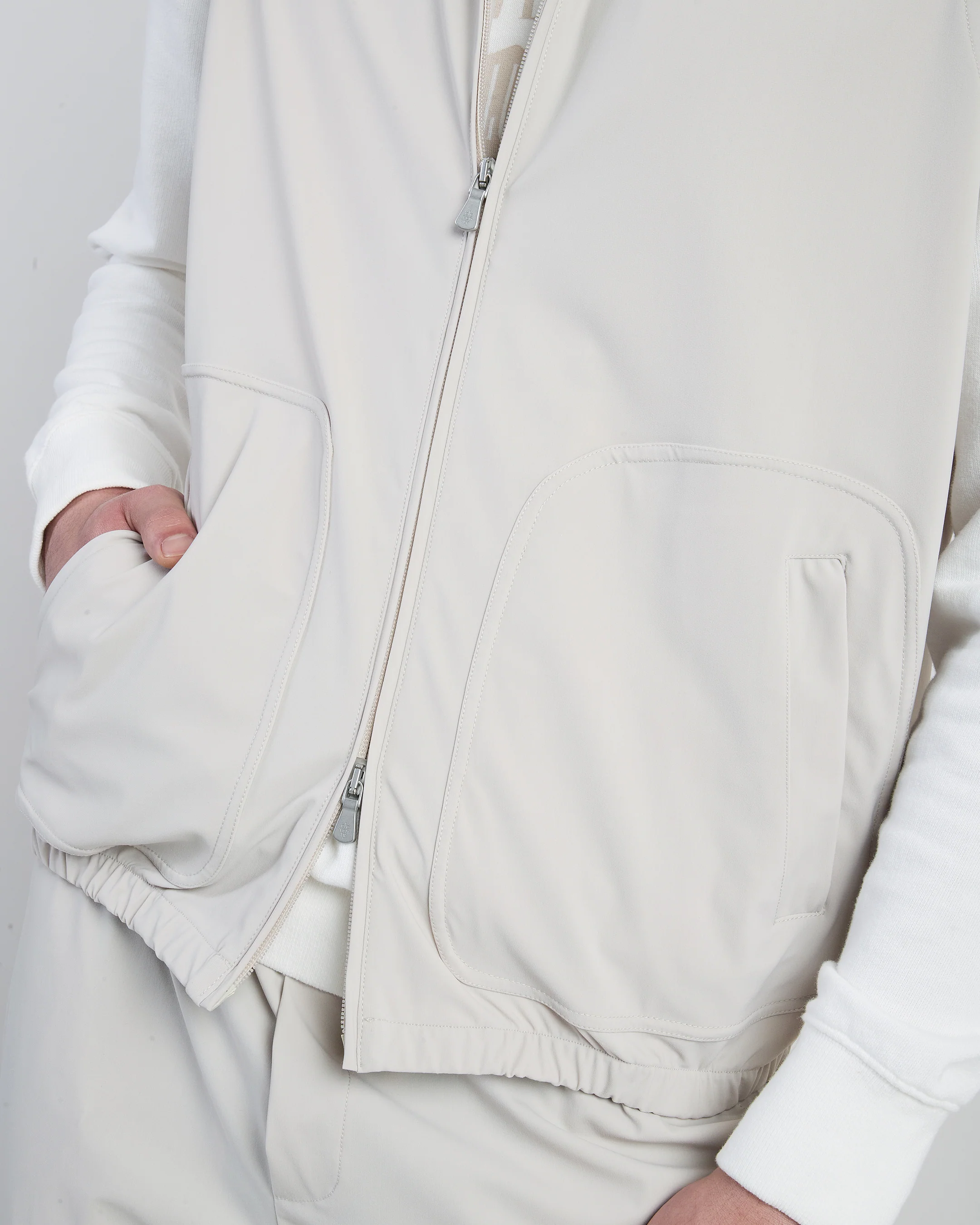 Gilet in Jersey Tecnico con Collo in Piedi da Uomo - Image 3